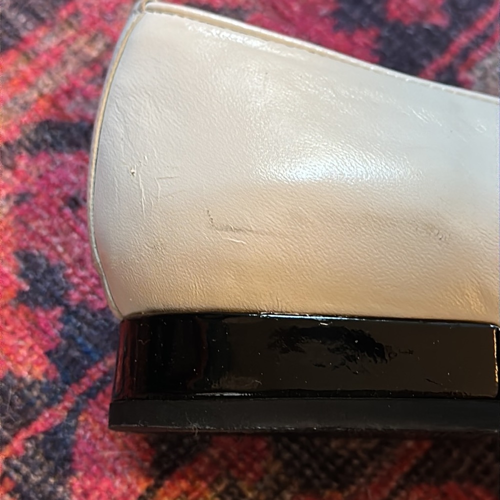 Van Eli White Leather Flats W/ Black Patent Leather W/ Box Size 9.5 Slim - Picture 7 of 10